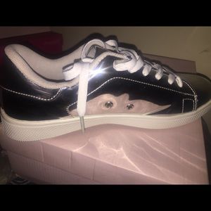 Silver comfortable sneaker